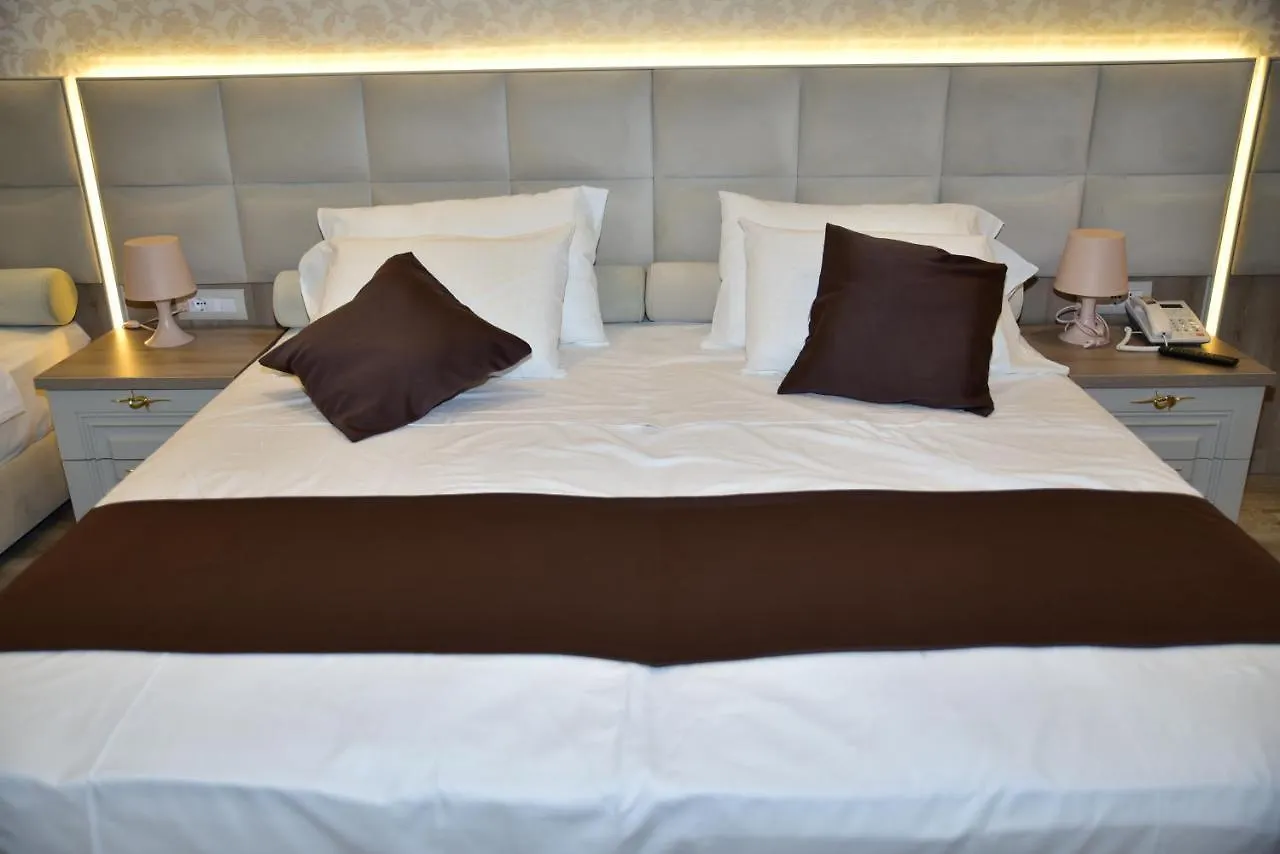 Hotel The King Resort Berxull
